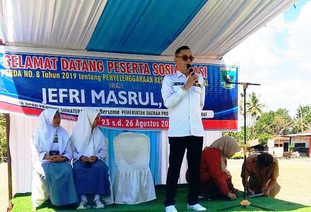 Jefri Masru saat saat mensosialisasikan perda nomor 8 tahun 2019, di Kecamatan Rambatan
